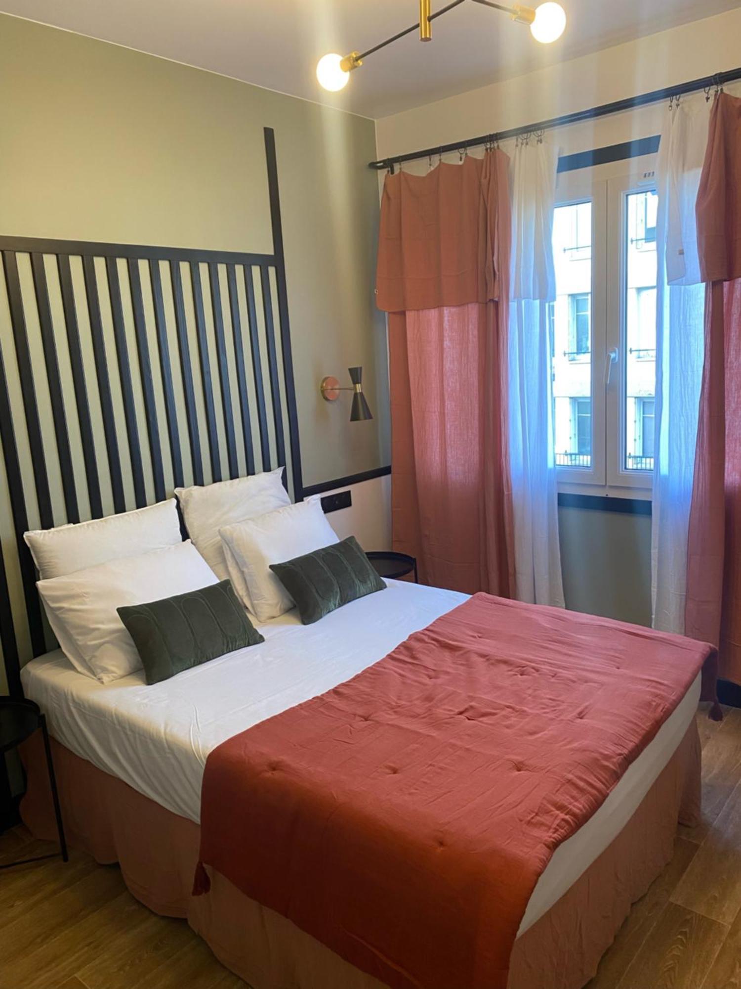 Richelieu, Centre-ville, Perret Hotel