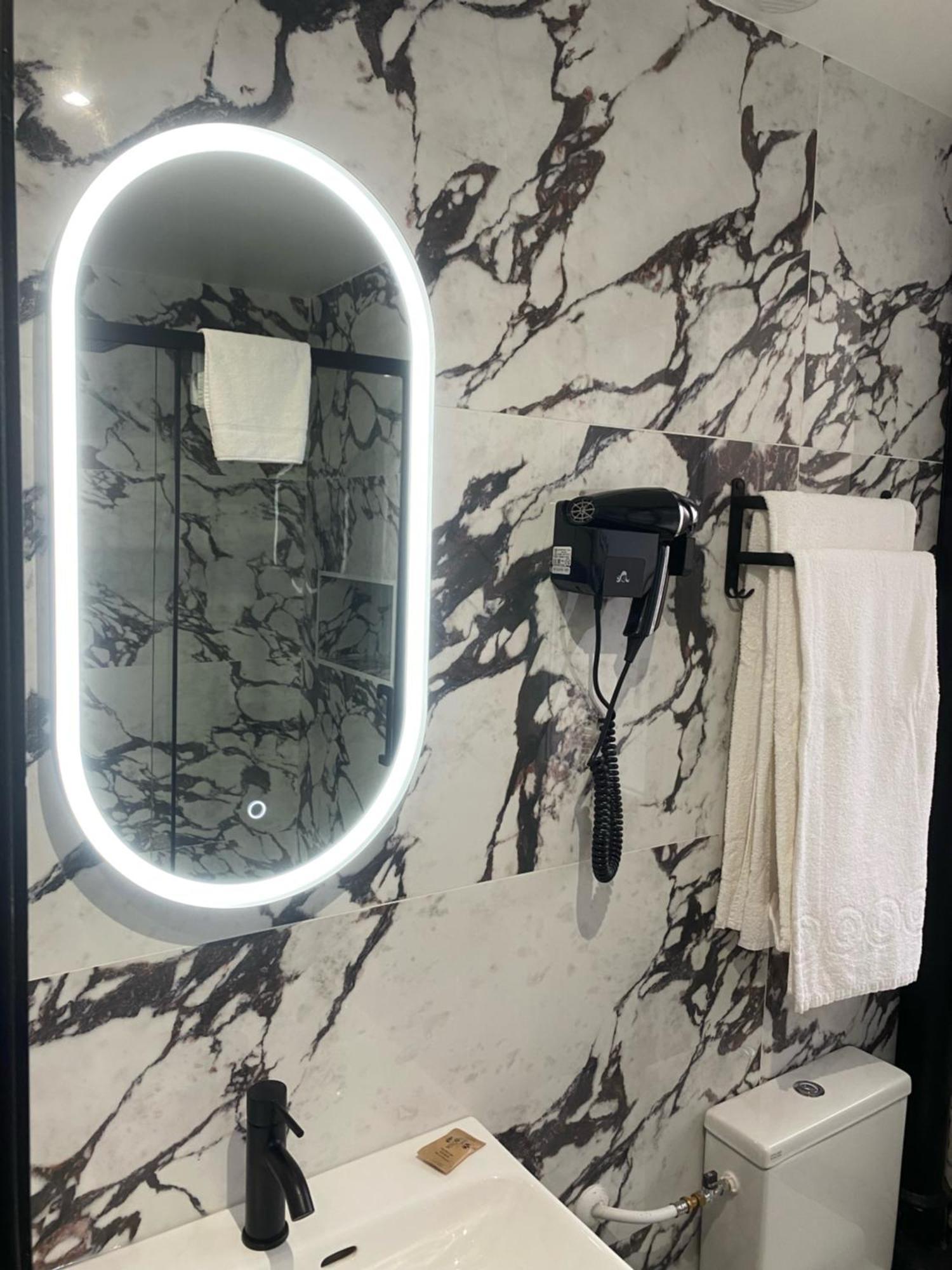 Richelieu, Centre-ville, Perret Hotel 2*