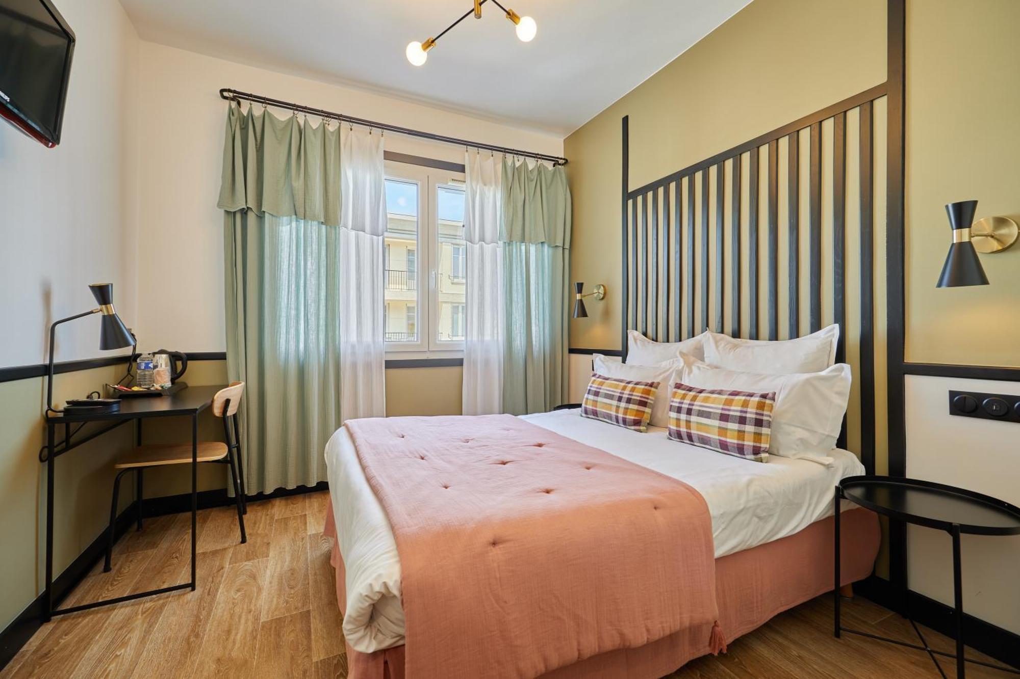Richelieu, Centre-ville, Perret Hotel